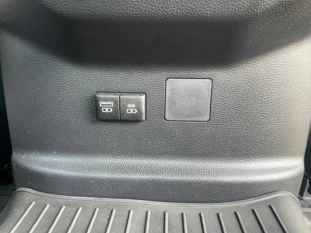 Used 2025 Toyota Tundra SR5 w/ SR5 Convenience Package AWD/4WD image 15