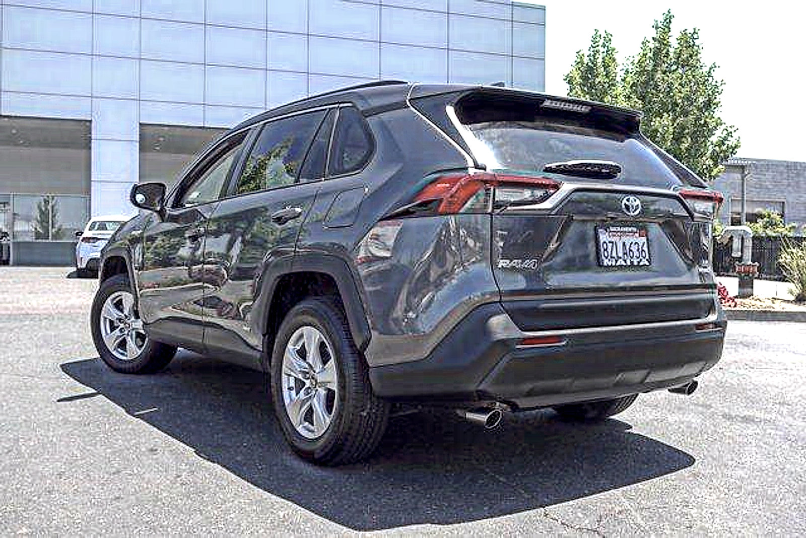 Used 2021 Toyota RAV4 LE AWD/4WD image 7