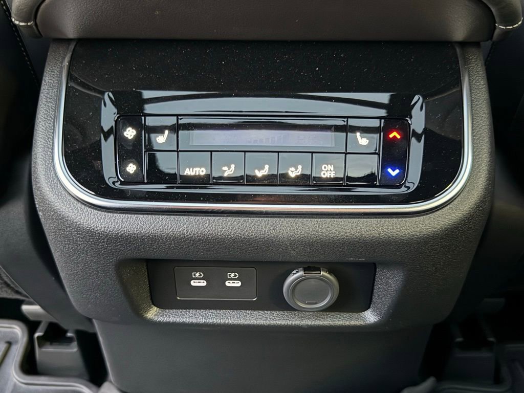 Certified 2025 Nissan Armada Platinum Reserve AWD/4WD image 12