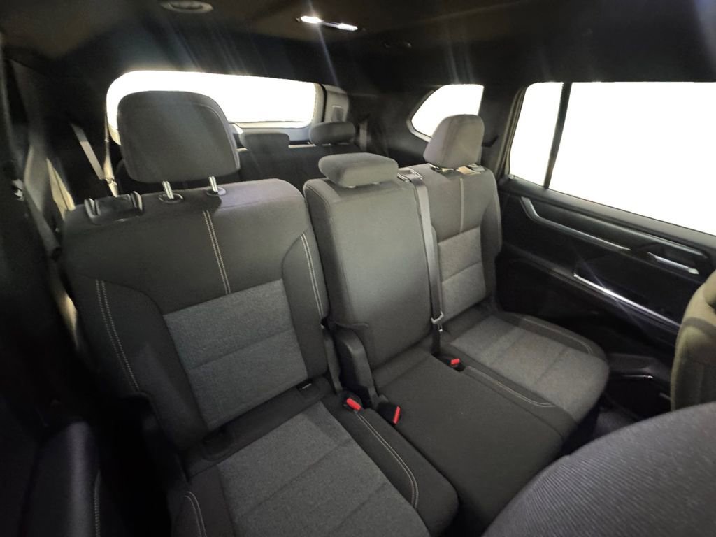 Used 2025 GMC Acadia Elevation w/ Black Edition image 16