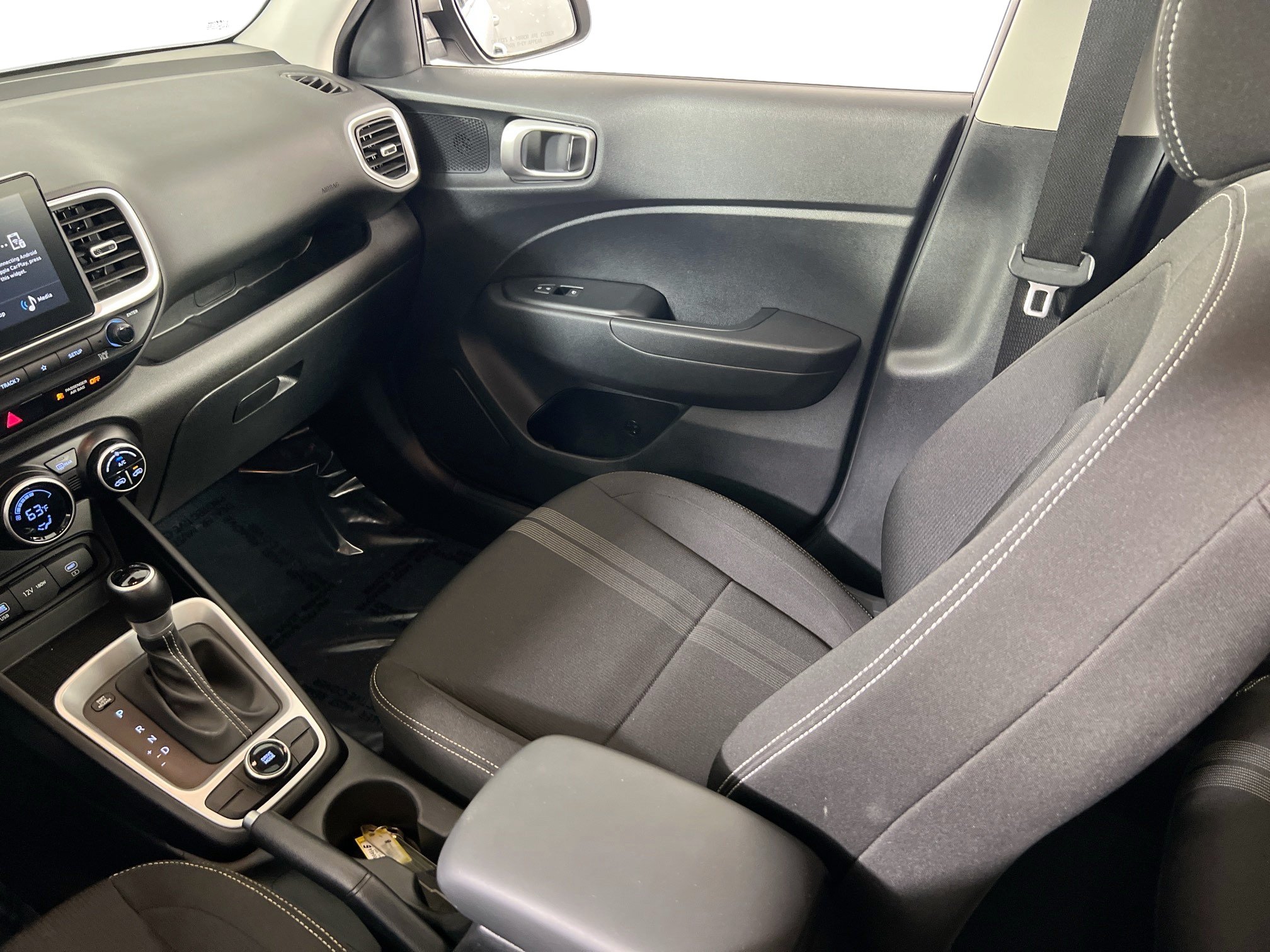 Used 2024 Hyundai Venue SEL FWD image 22