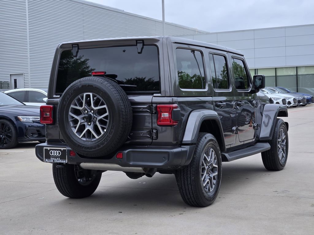 Used 2025 Jeep Wrangler Unlimited Sahara AWD/4WD image 8
