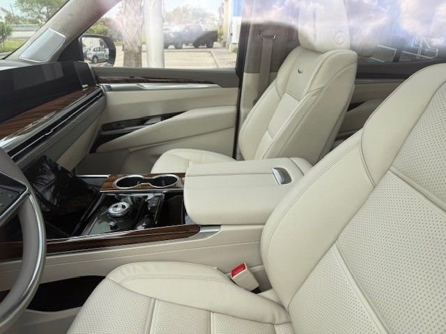 Used 2026 Cadillac Escalade Platinum Sport image 4