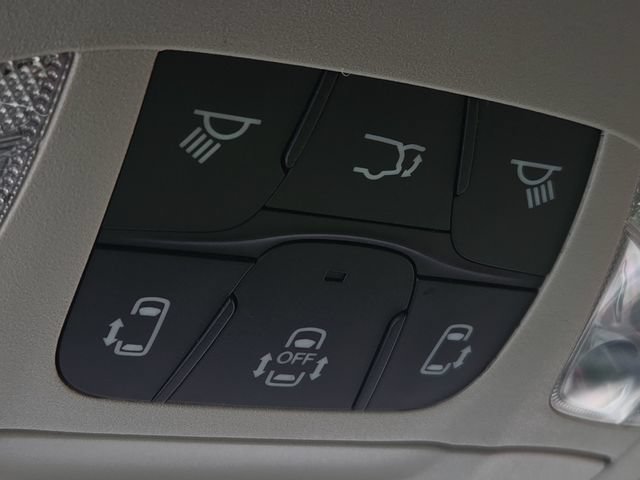 Used 2024 Chrysler Pacifica Touring-L FWD image 25