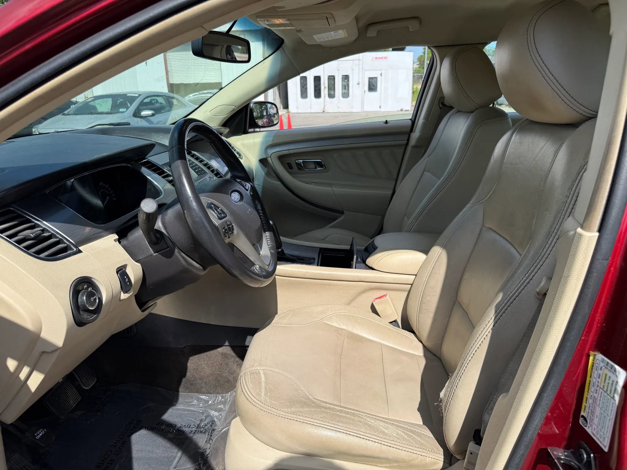 Used 2013 Ford Taurus SEL image 2