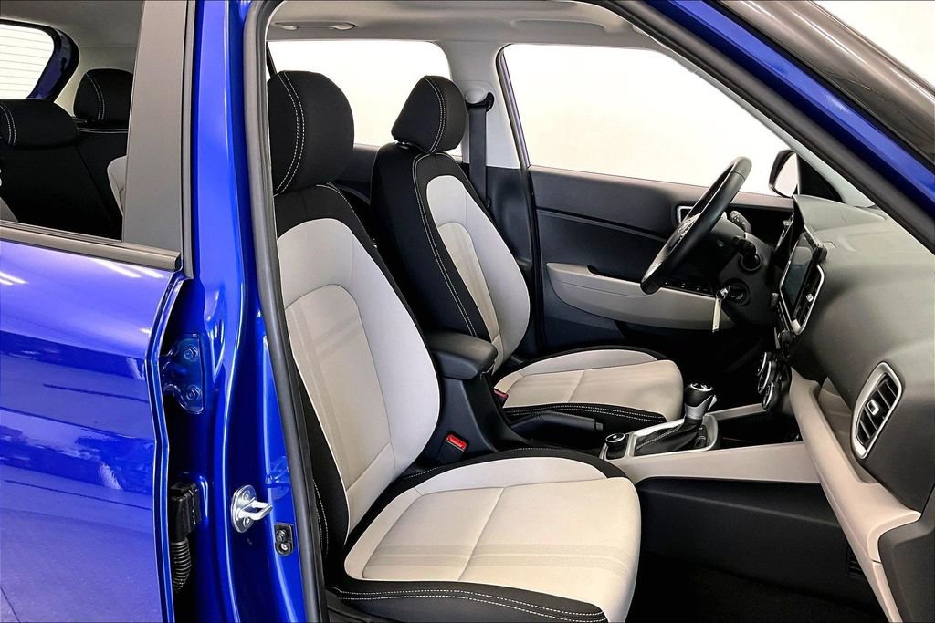 Used 2023 Hyundai Venue SEL FWD image 7