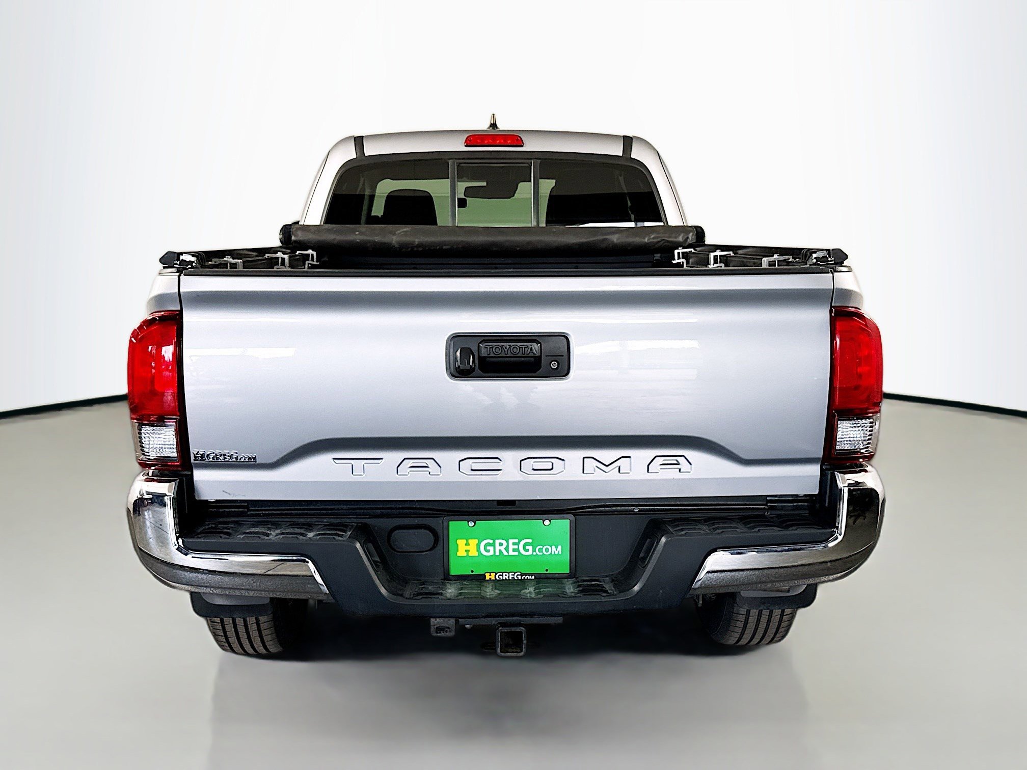 Used 2018 Toyota Tacoma SR5 w/ SR5 Appearance Package (SM) image 8