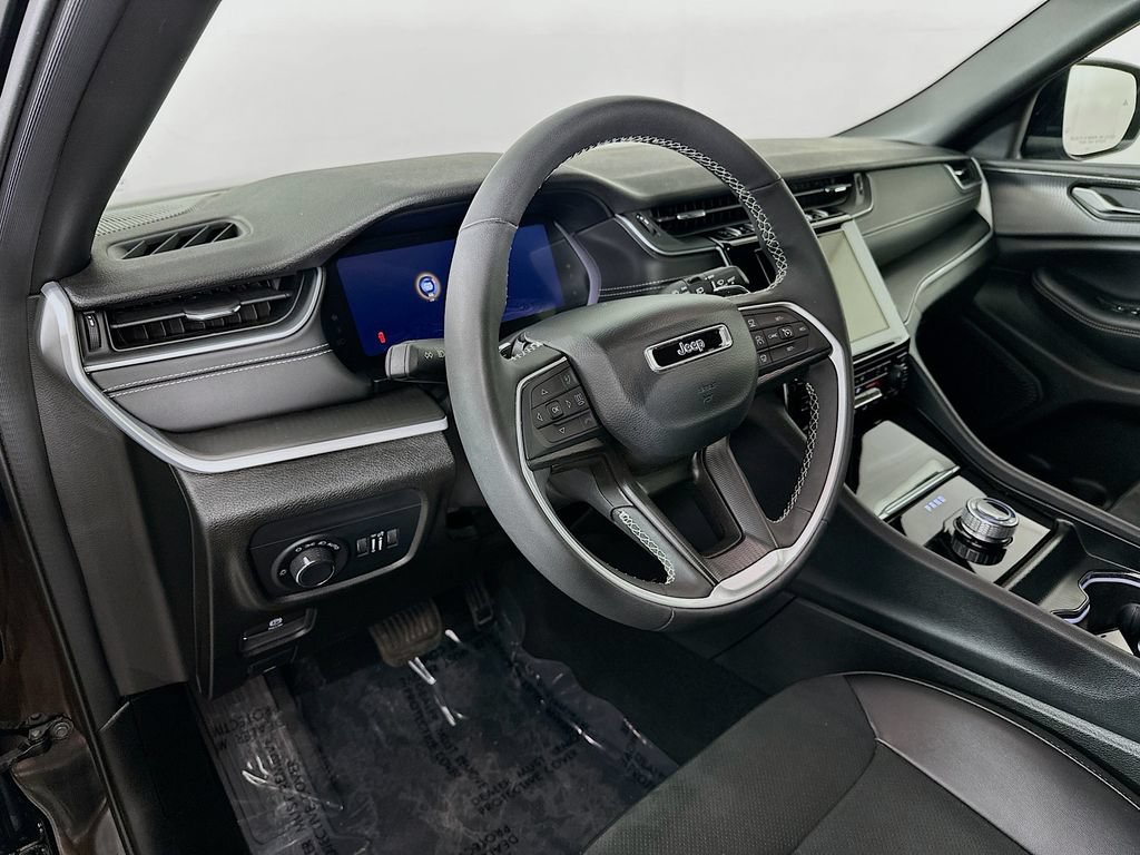 Certified 2024 Jeep Grand Cherokee Altitude AWD/4WD image 17