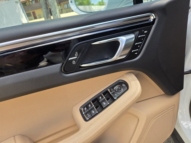 Used 2025 Porsche Macan Turbo AWD/4WD image 14