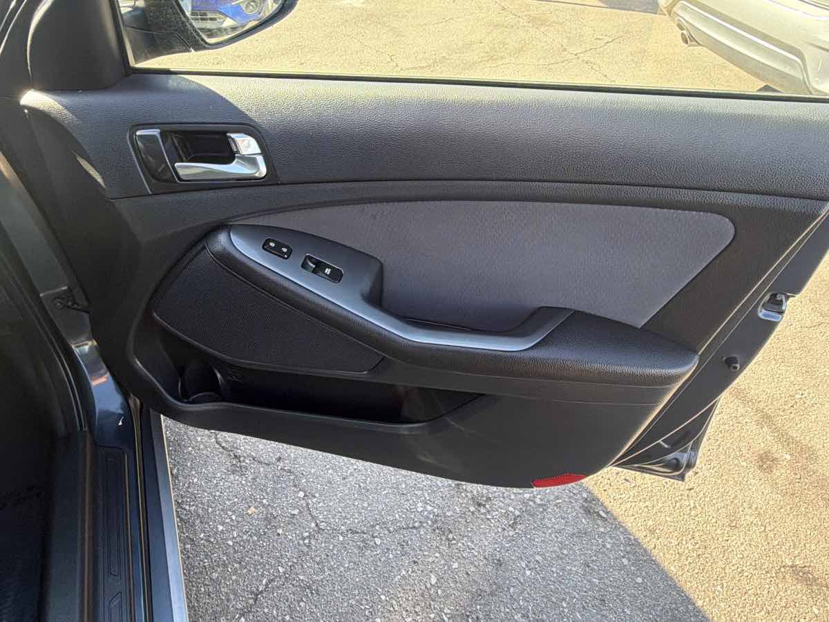 Used 2014 Kia Optima LX FWD image 10