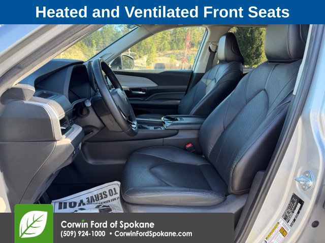 Used 2024 Toyota Grand Highlander AWD image 2