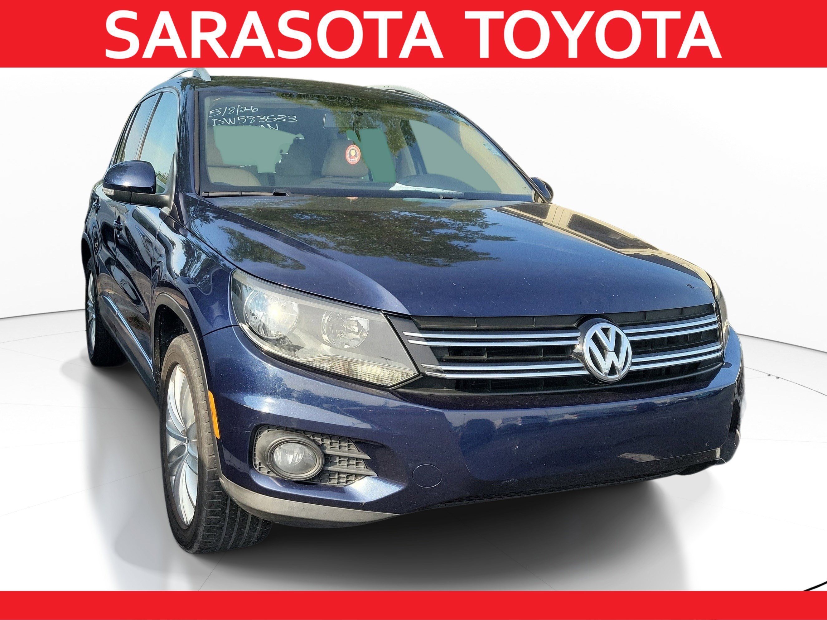 Used 2013 Volkswagen Tiguan SE FWD image 1