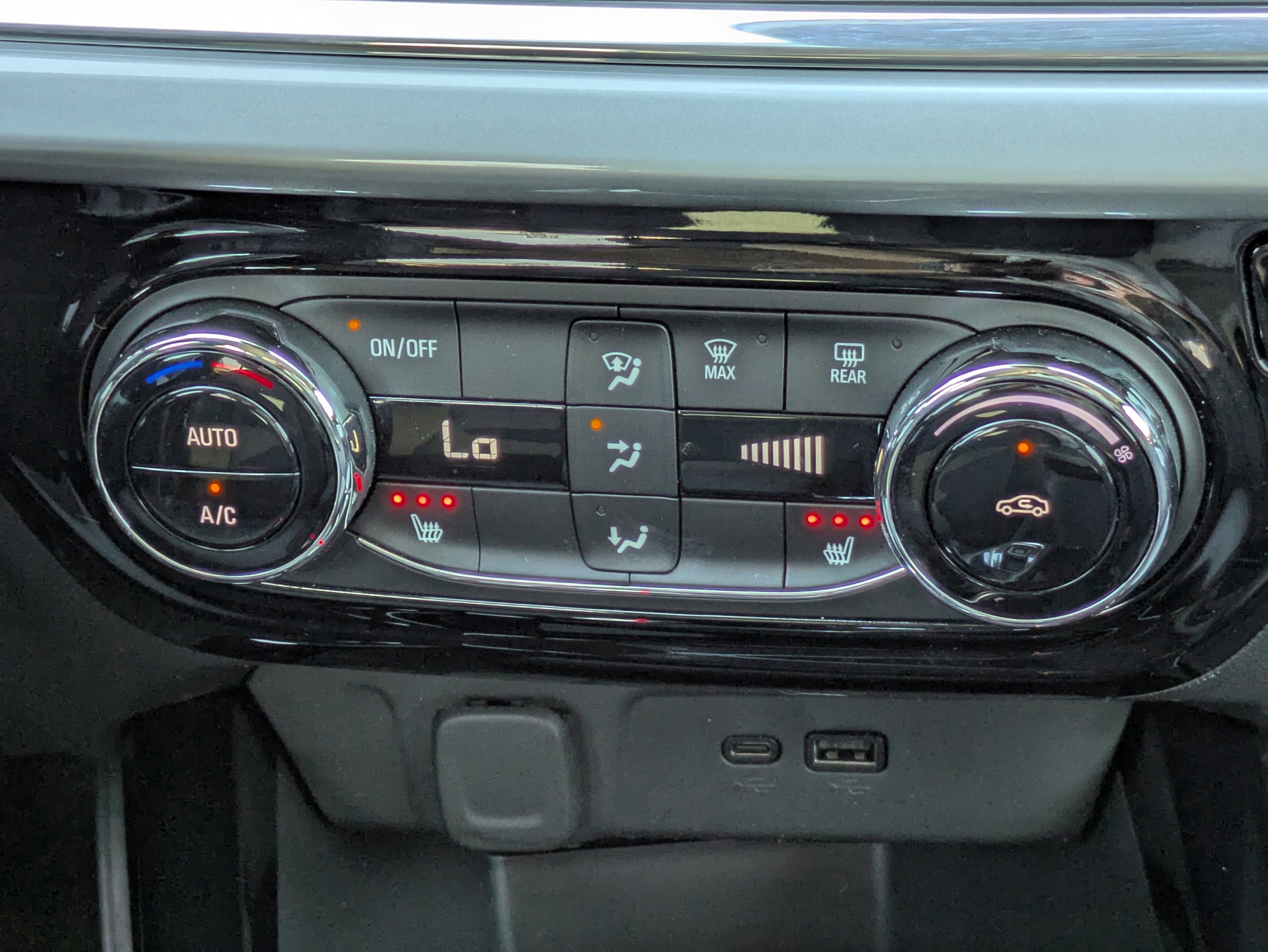 Certified 2024 Chevrolet Trax LT w/ LT Convenience Package image 19