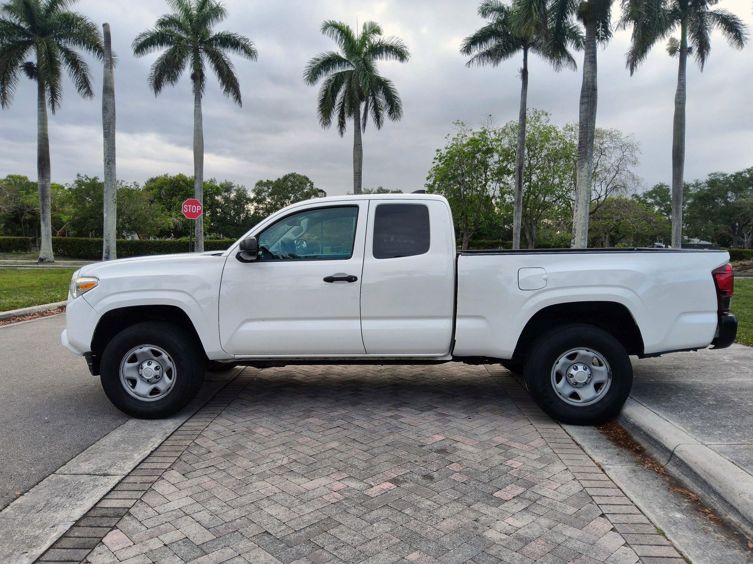 Used 2019 Toyota Tacoma SR RWD image 4