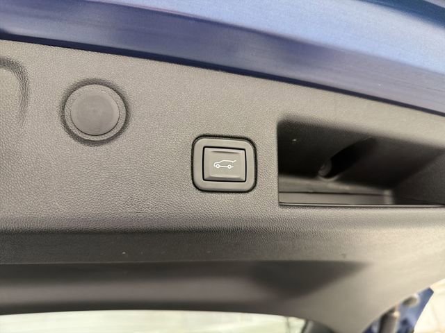 Used 2022 Chevrolet Equinox LT w/ Driver Convenience Package FWD image 16