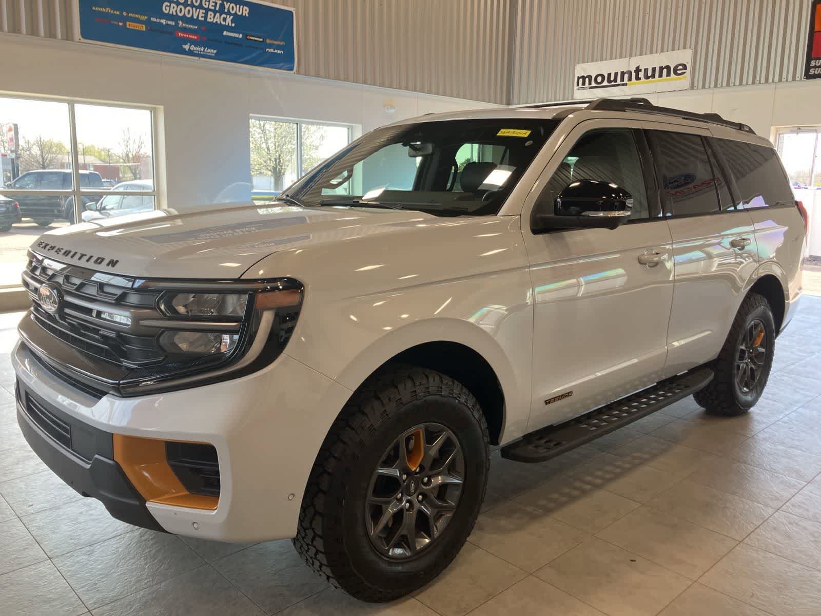 Used 2025 Ford Expedition Tremor image 1