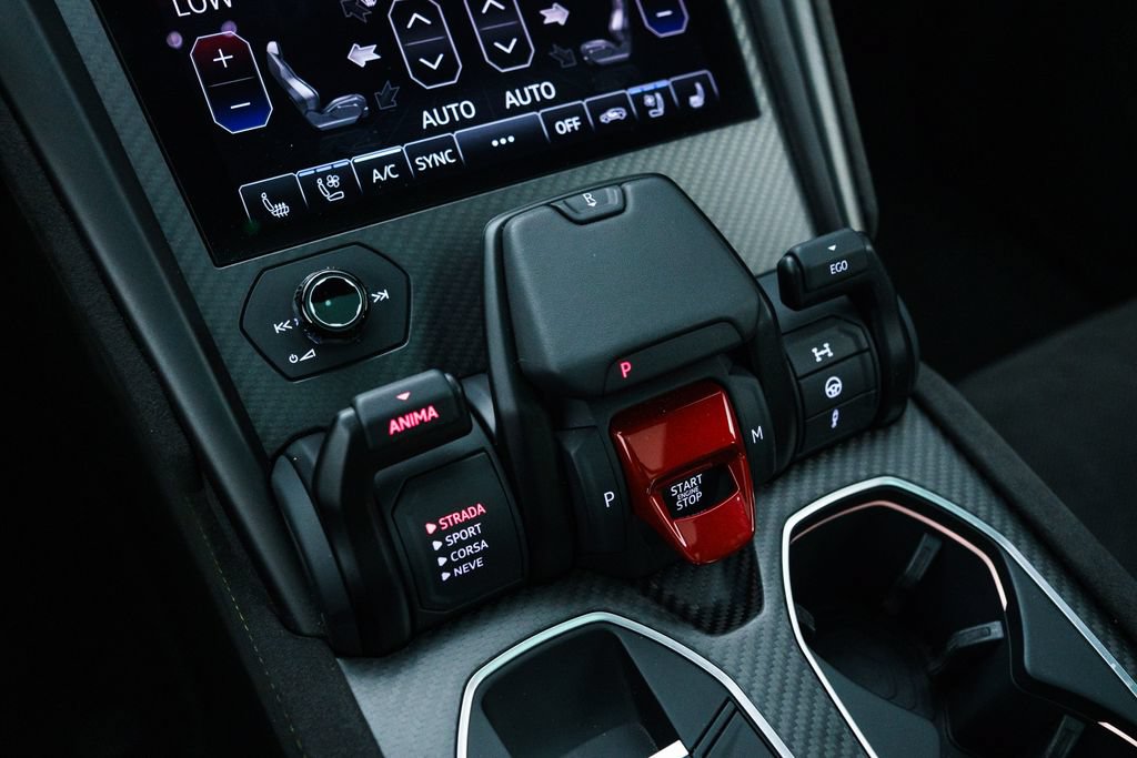 Used 2024 Lamborghini Urus S AWD/4WD image 42