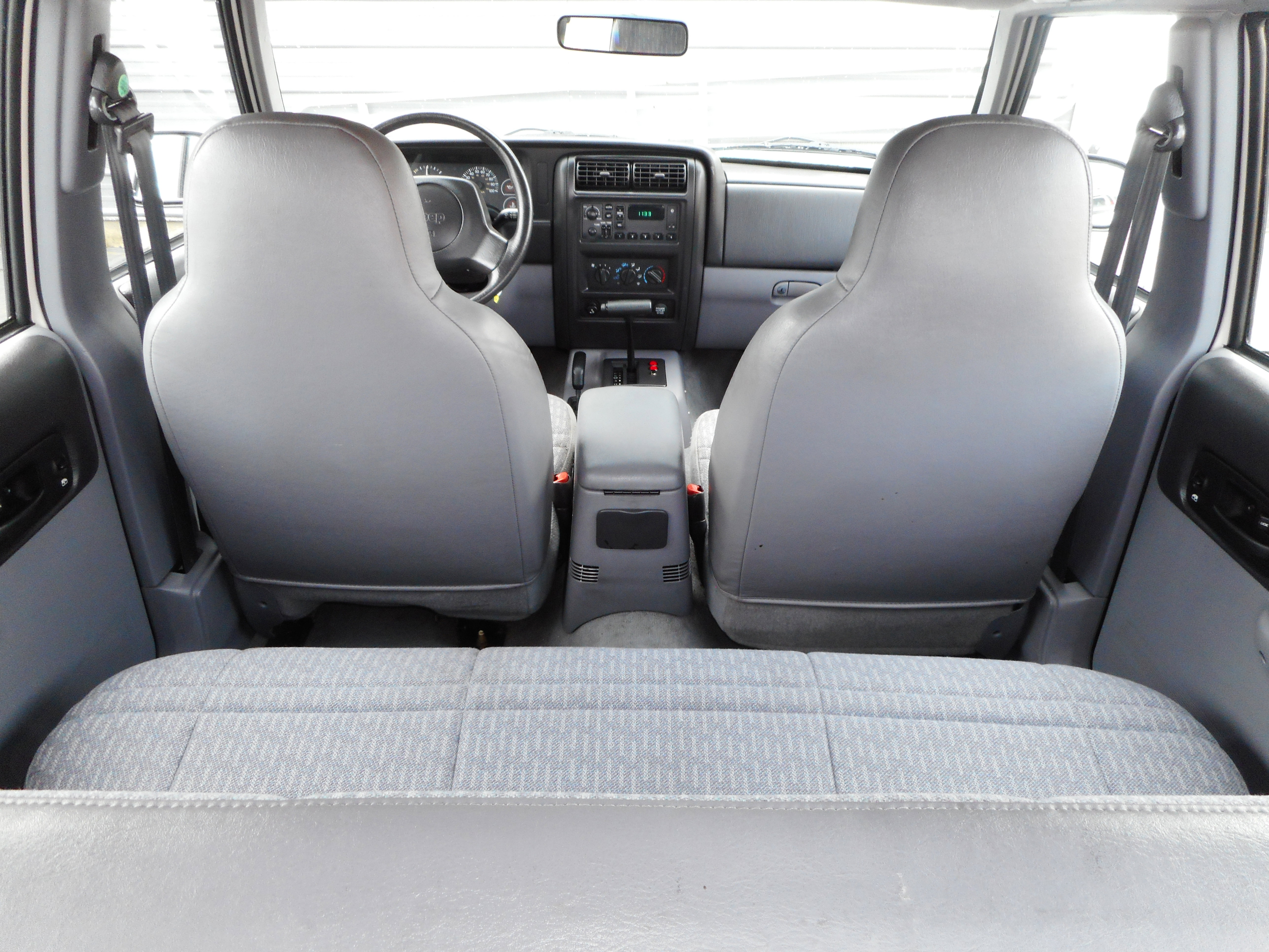 Used 1998 Jeep Cherokee SE image 24