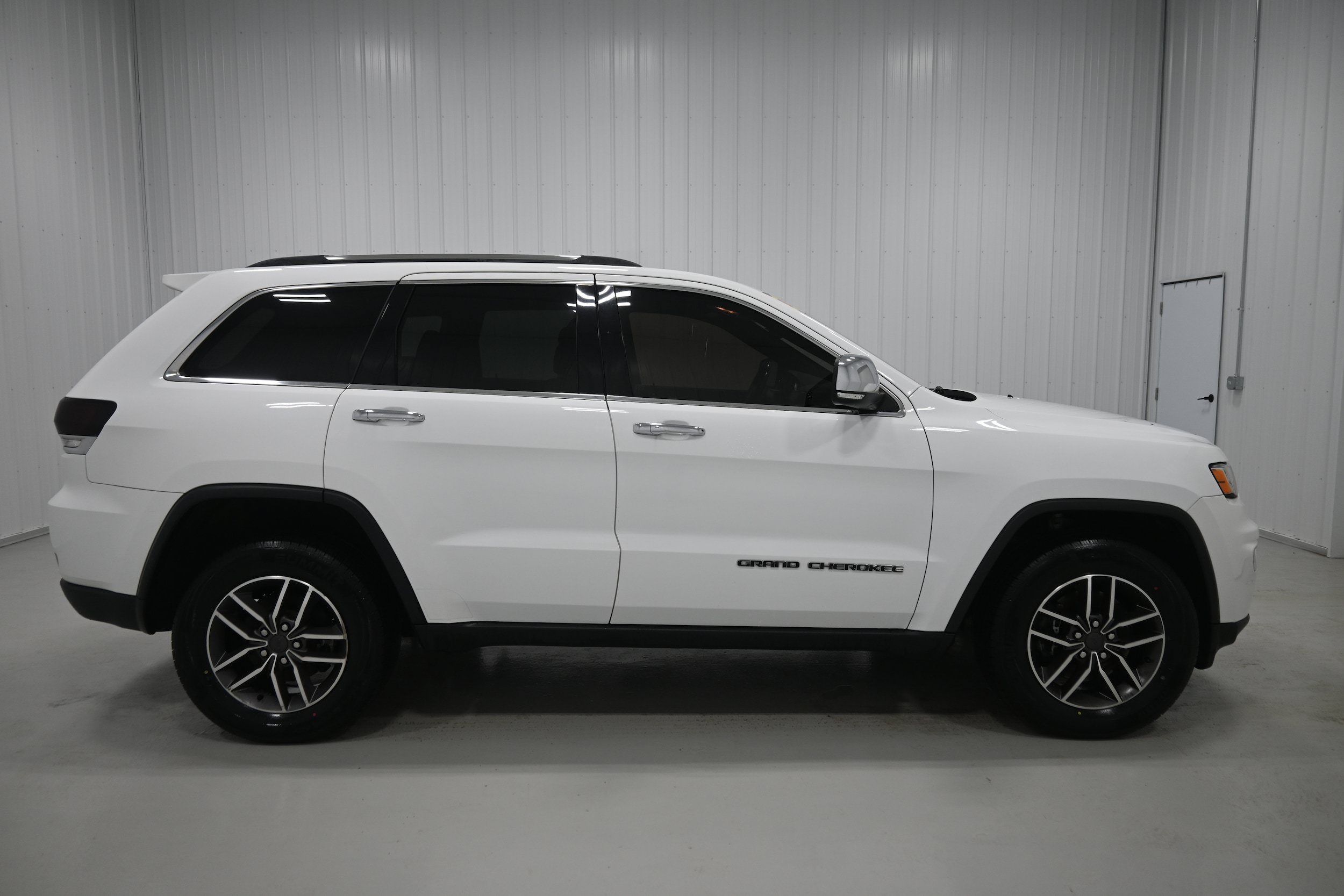 Used 2021 Jeep Grand Cherokee Limited AWD/4WD image 29