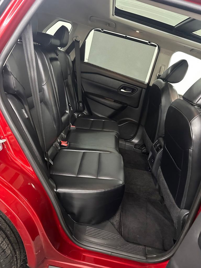 Used 2023 Nissan Rogue SV w/ SV Premium Package image 30