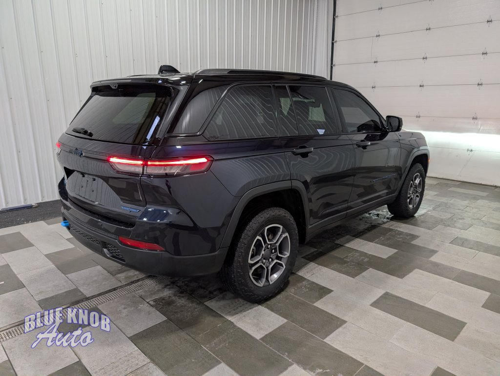 Used 2022 Jeep Grand Cherokee Trailhawk w/ Advanced Protech Group II AWD/4WD image 4