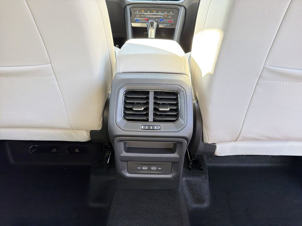 New 2026 Volkswagen Taos SE image 22
