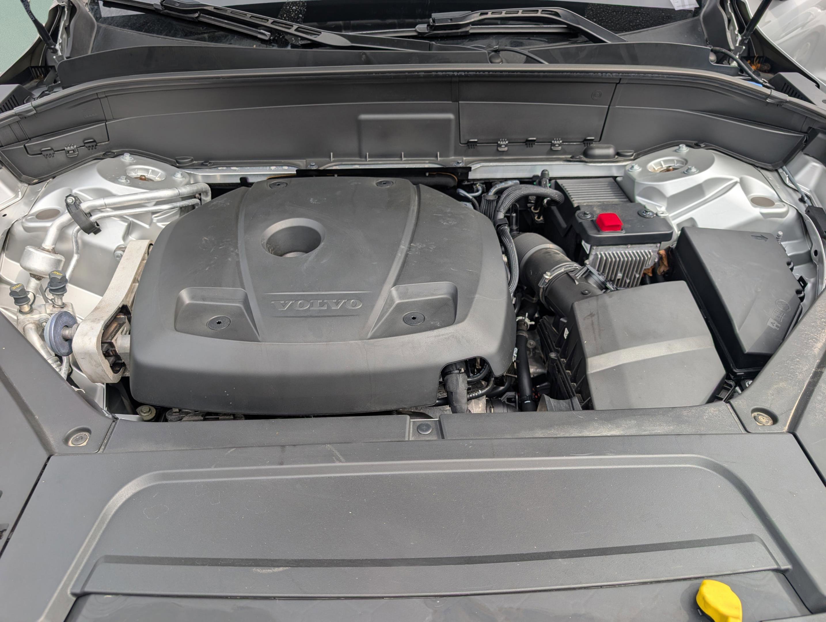 Used 2022 Volvo XC90 T5 Momentum image 11