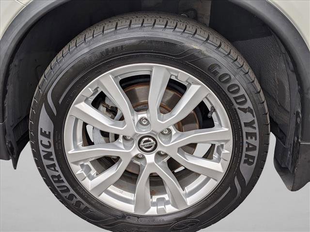 Used 2018 Nissan Rogue SV w/ Premium Package image 23