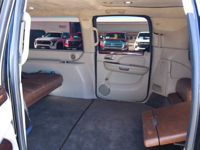 Used 2009 Cadillac Escalade ESV AWD w/ Livery Package image 28