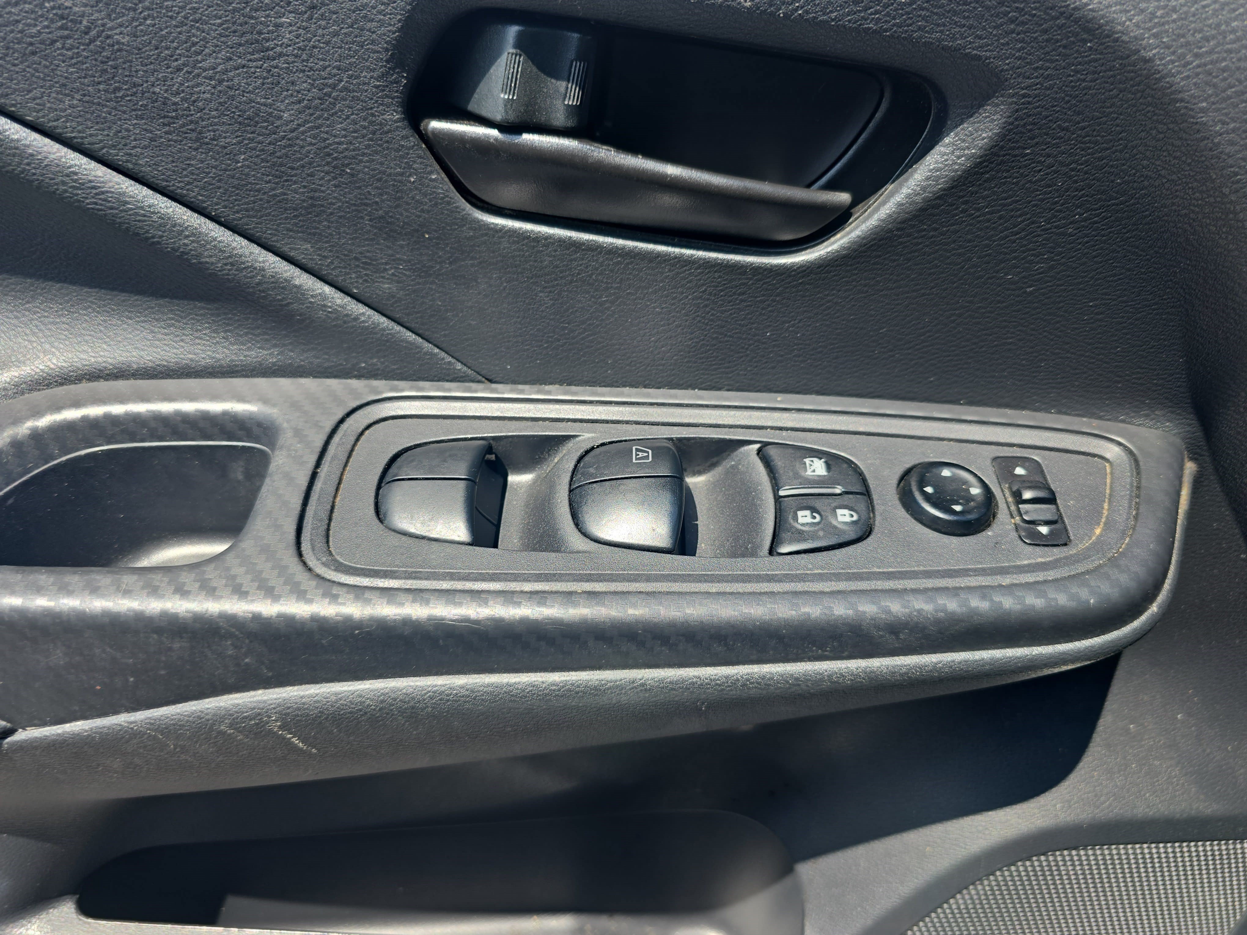 Used 2021 Nissan Versa S FWD image 26