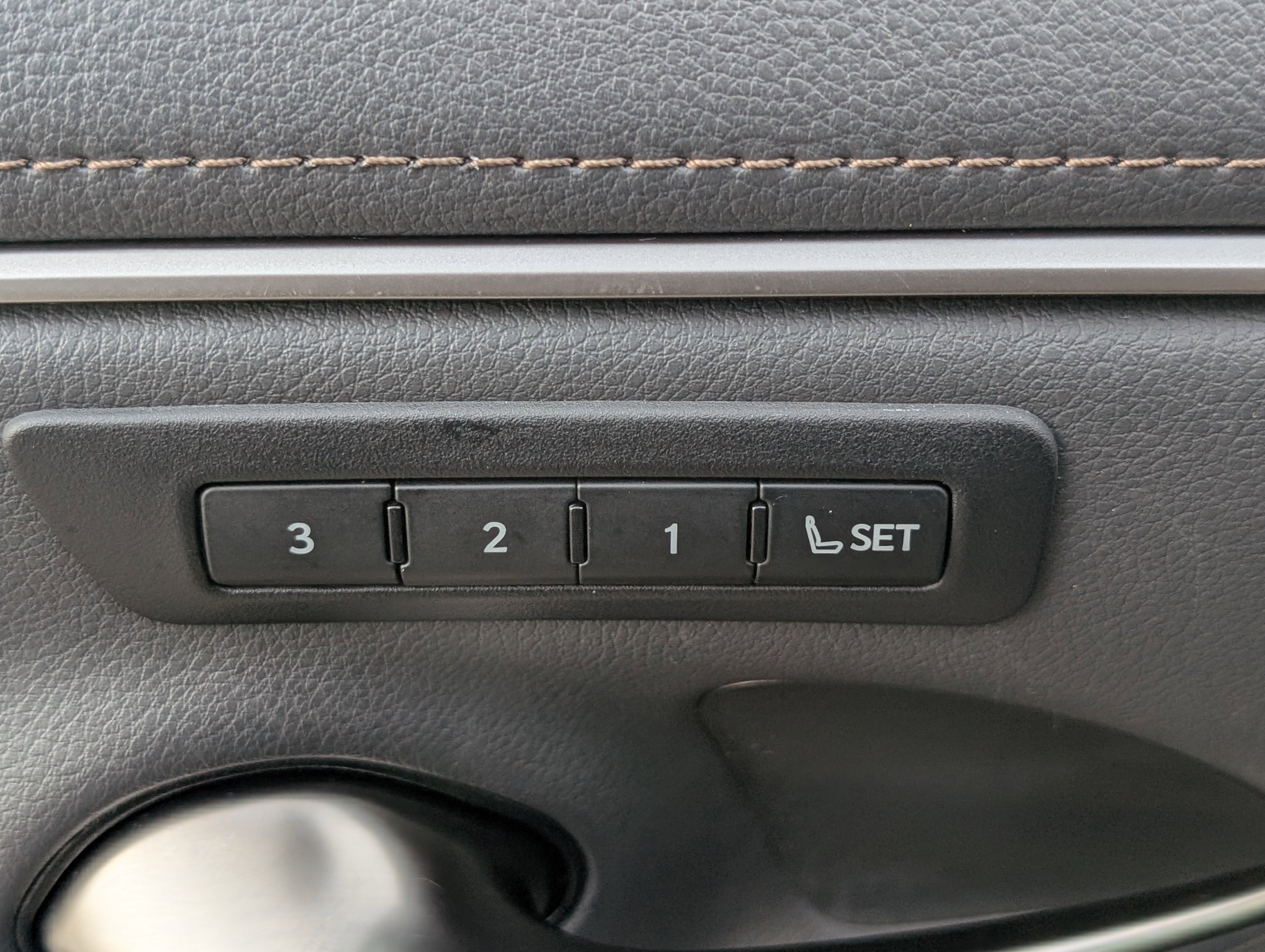 Certified 2025 Lexus ES 300h 300h image 21