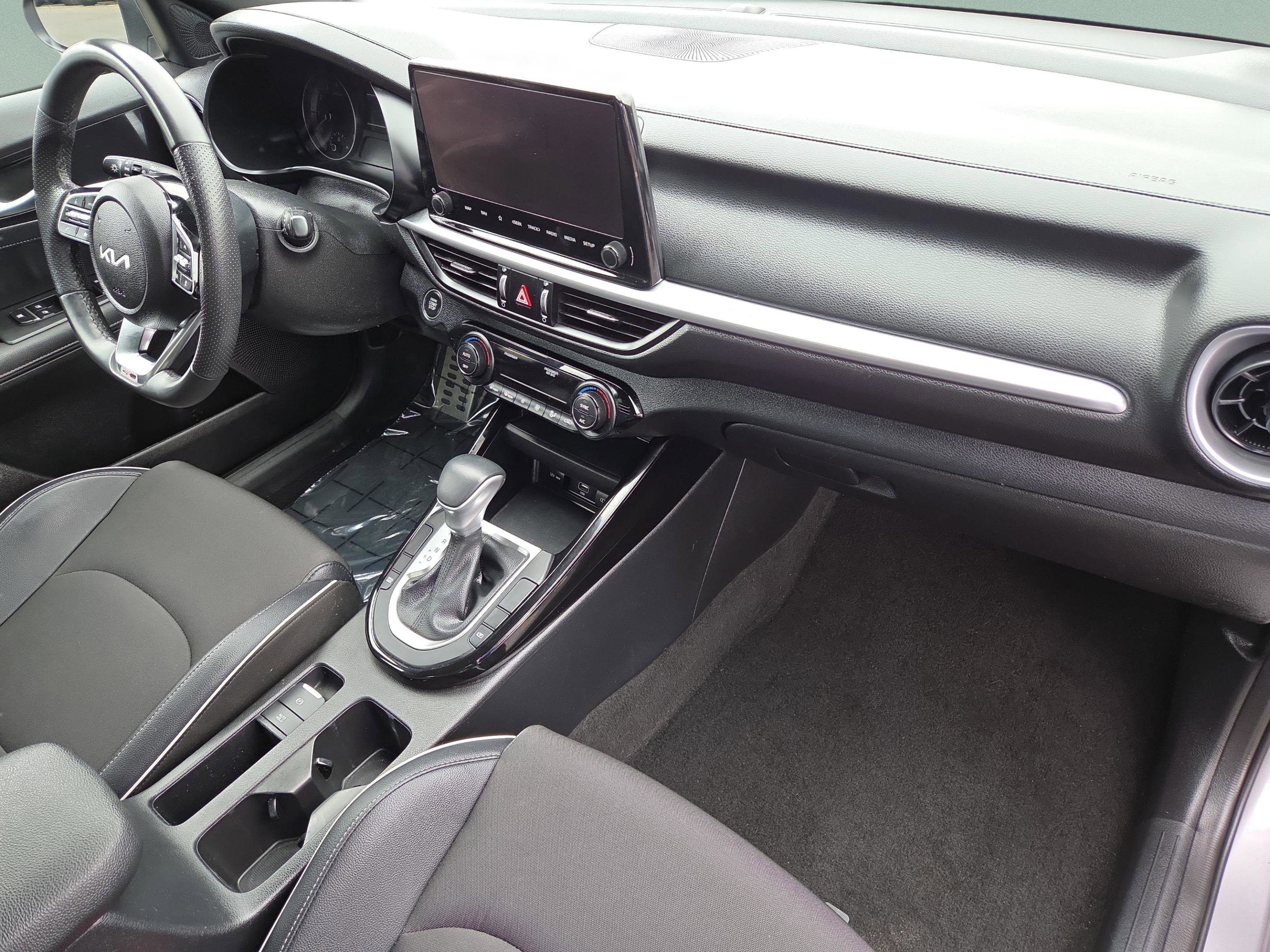 Used 2024 Kia Forte GT-Line image 35