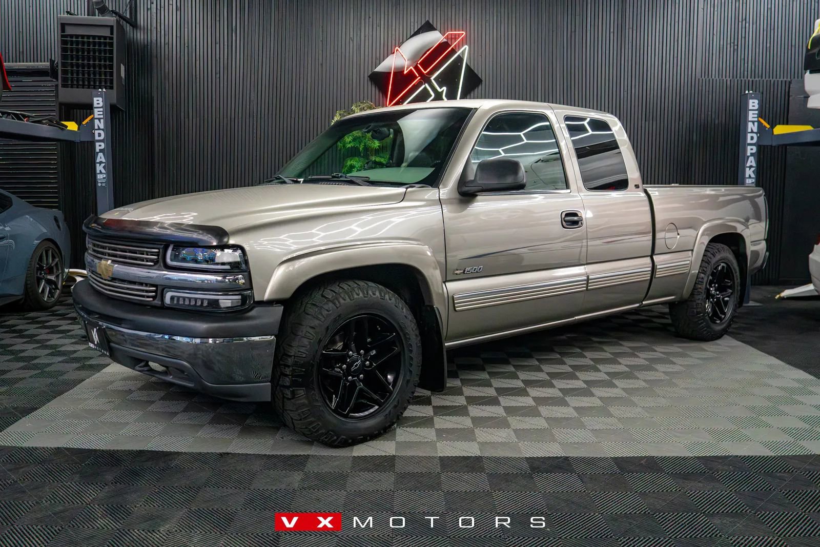 Used 2000 Chevrolet Silverado 1500 LT image 1
