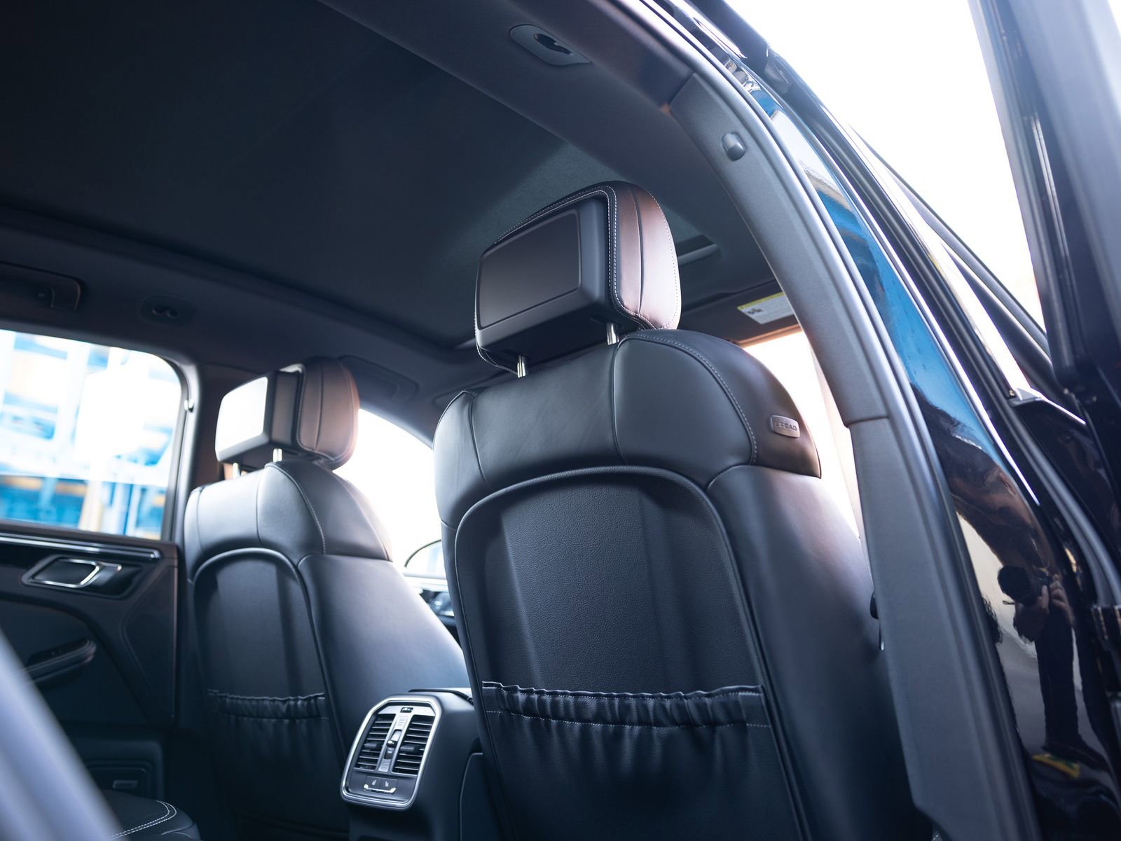 Certified 2025 Porsche Macan S image 34