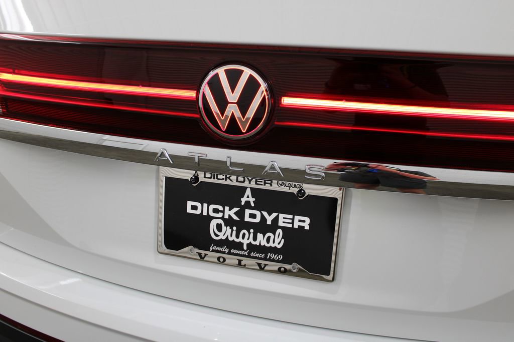 Used 2024 Volkswagen Atlas SE w/ Black Wheel Package FWD image 33