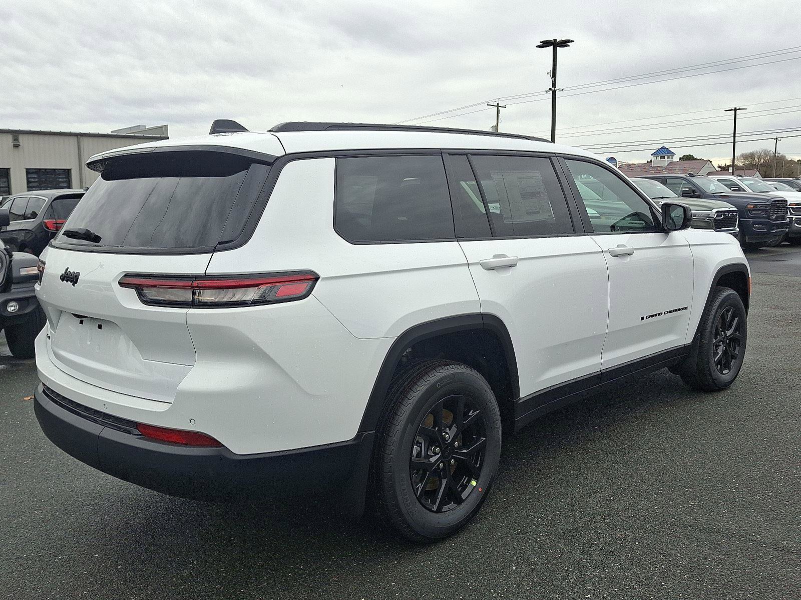 New 2025 Jeep Grand Cherokee L Altitude image 3