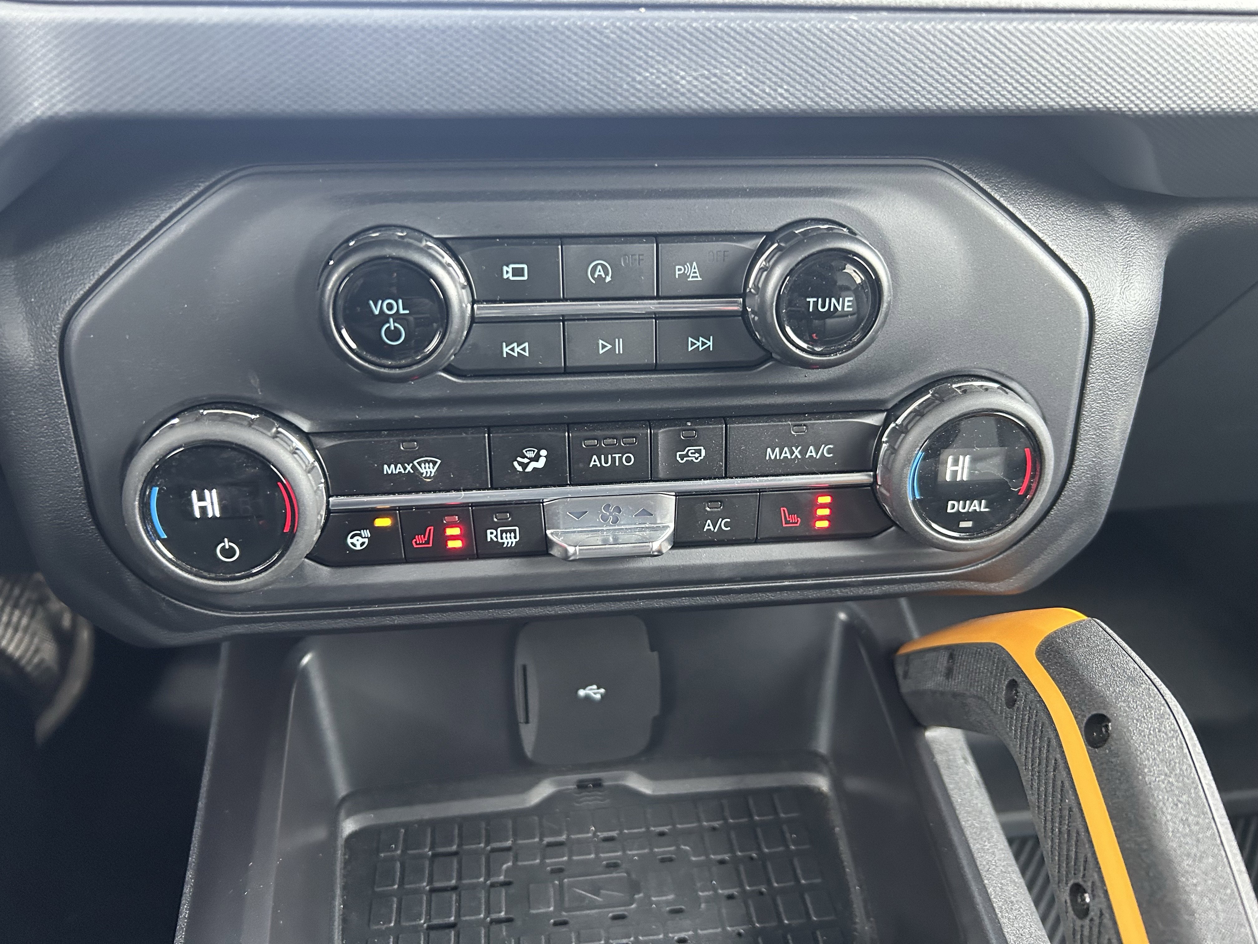 Used 2024 Ford Bronco Badlands image 15