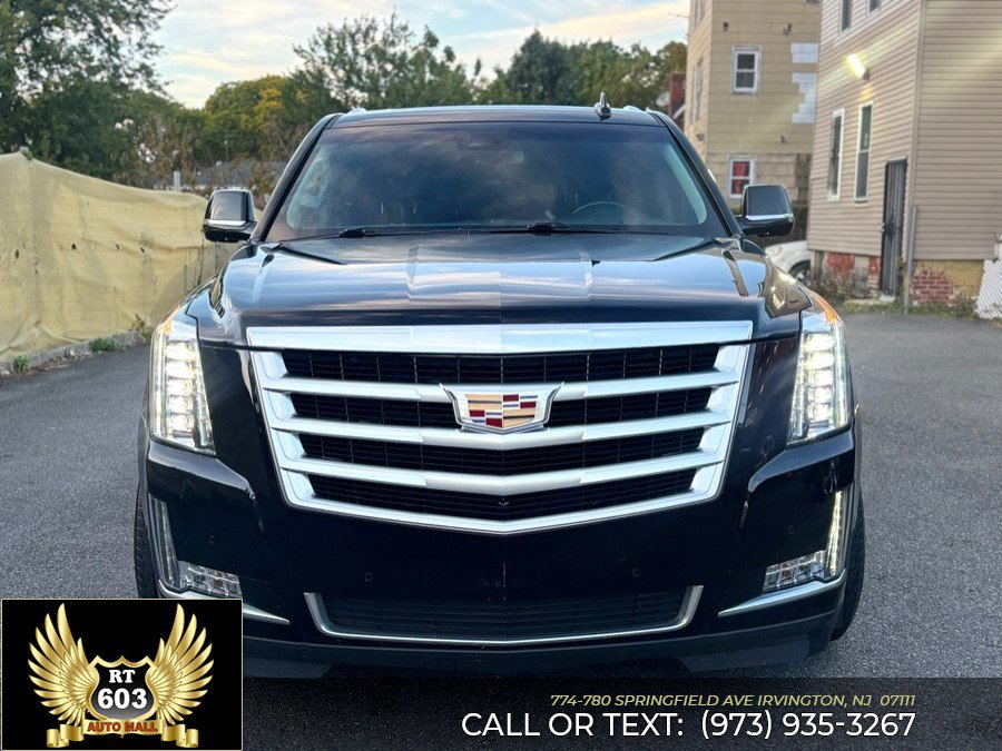 Used 2019 Cadillac Escalade Luxury AWD/4WD image 2