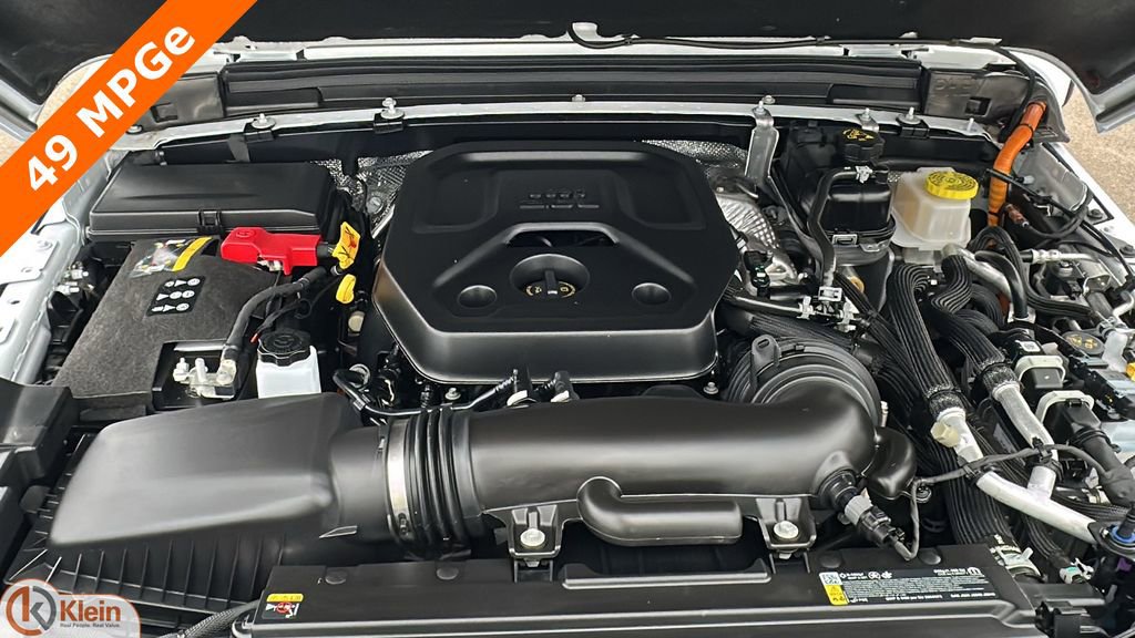 Used 2025 Jeep Wrangler Sahara 4xe image 32