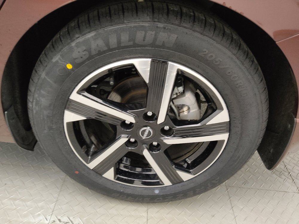 Used 2025 Nissan Sentra SV FWD image 31