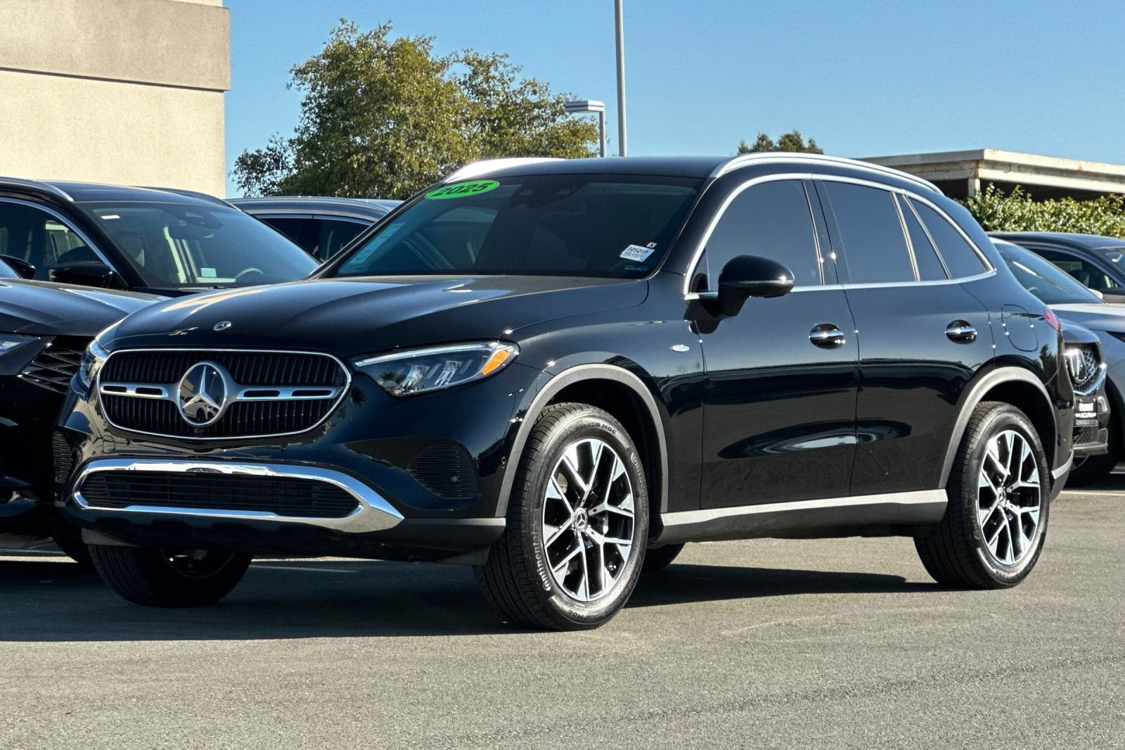 Used 2025 Mercedes-Benz GLC 350e 4MATIC w/ Driver Assistance Package image 8