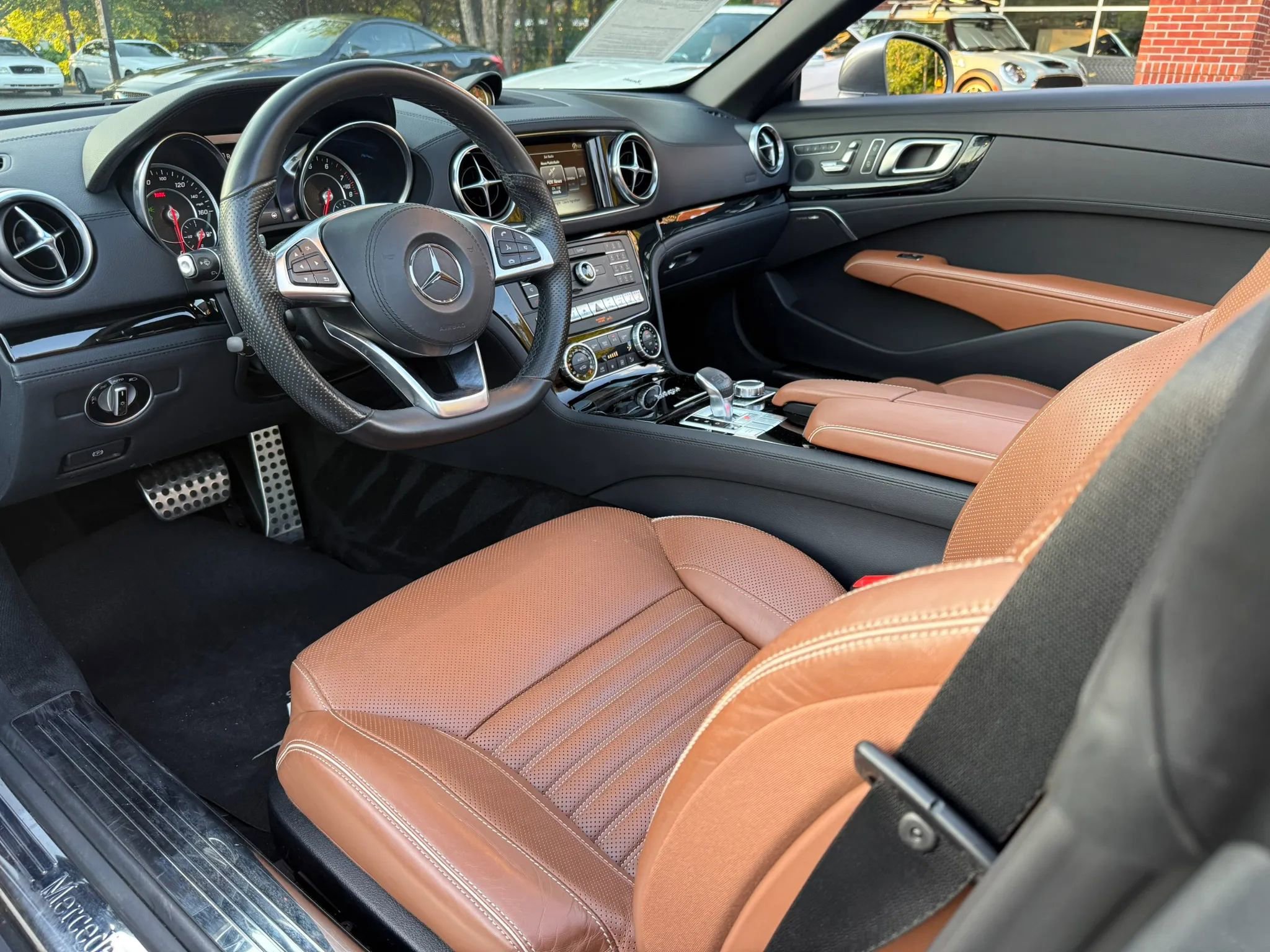 Used 2018 Mercedes-Benz SL 550 w/ Driver Assistance Package image 32