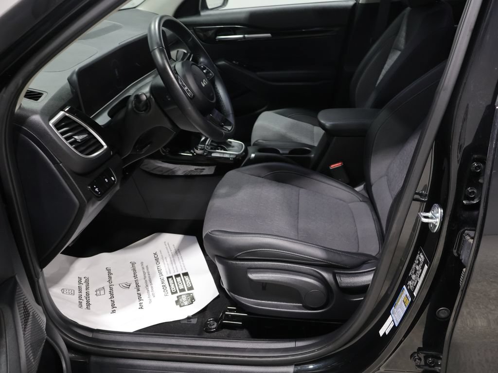 Used 2024 Kia Seltos S AWD/4WD image 10