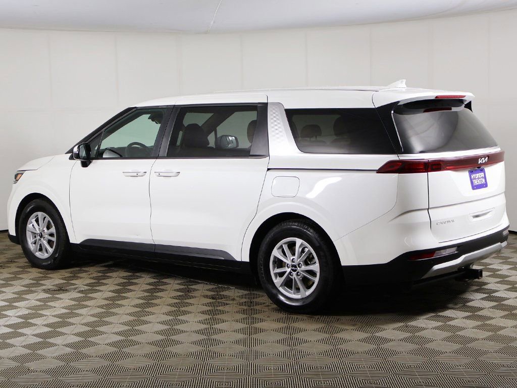 Used 2024 Kia Carnival LX image 10