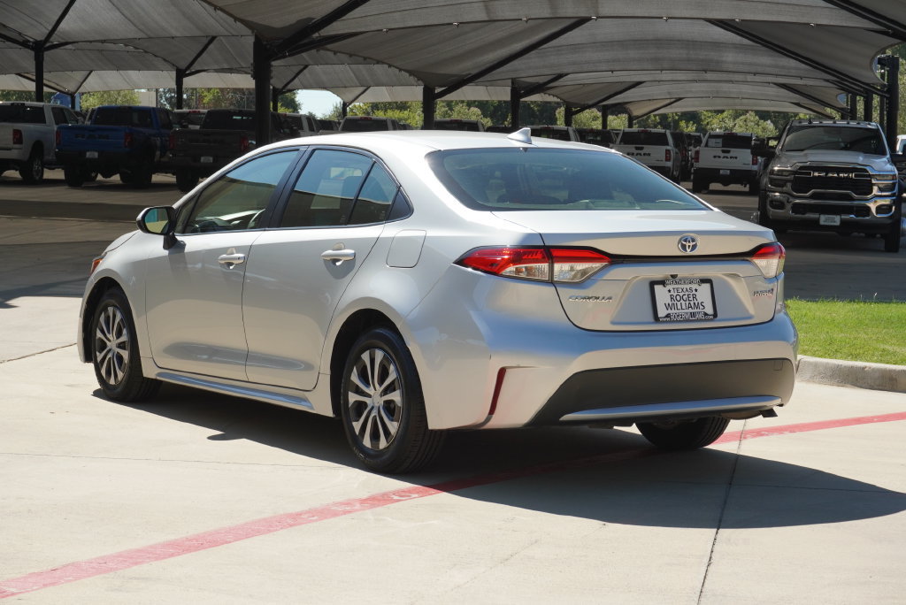 Used 2022 Toyota Corolla LE FWD image 3