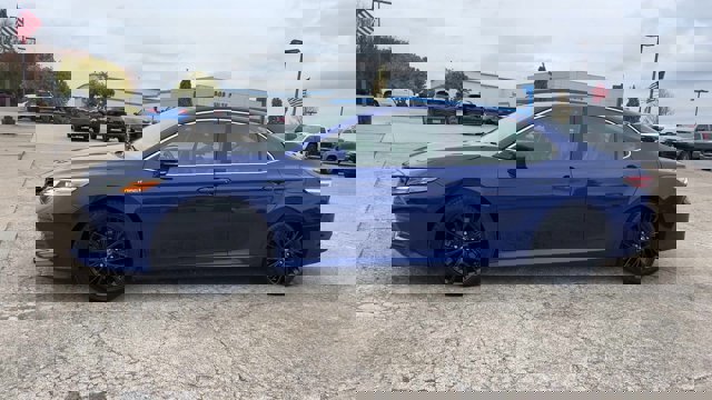 Used 2018 Toyota Camry XLE image 5