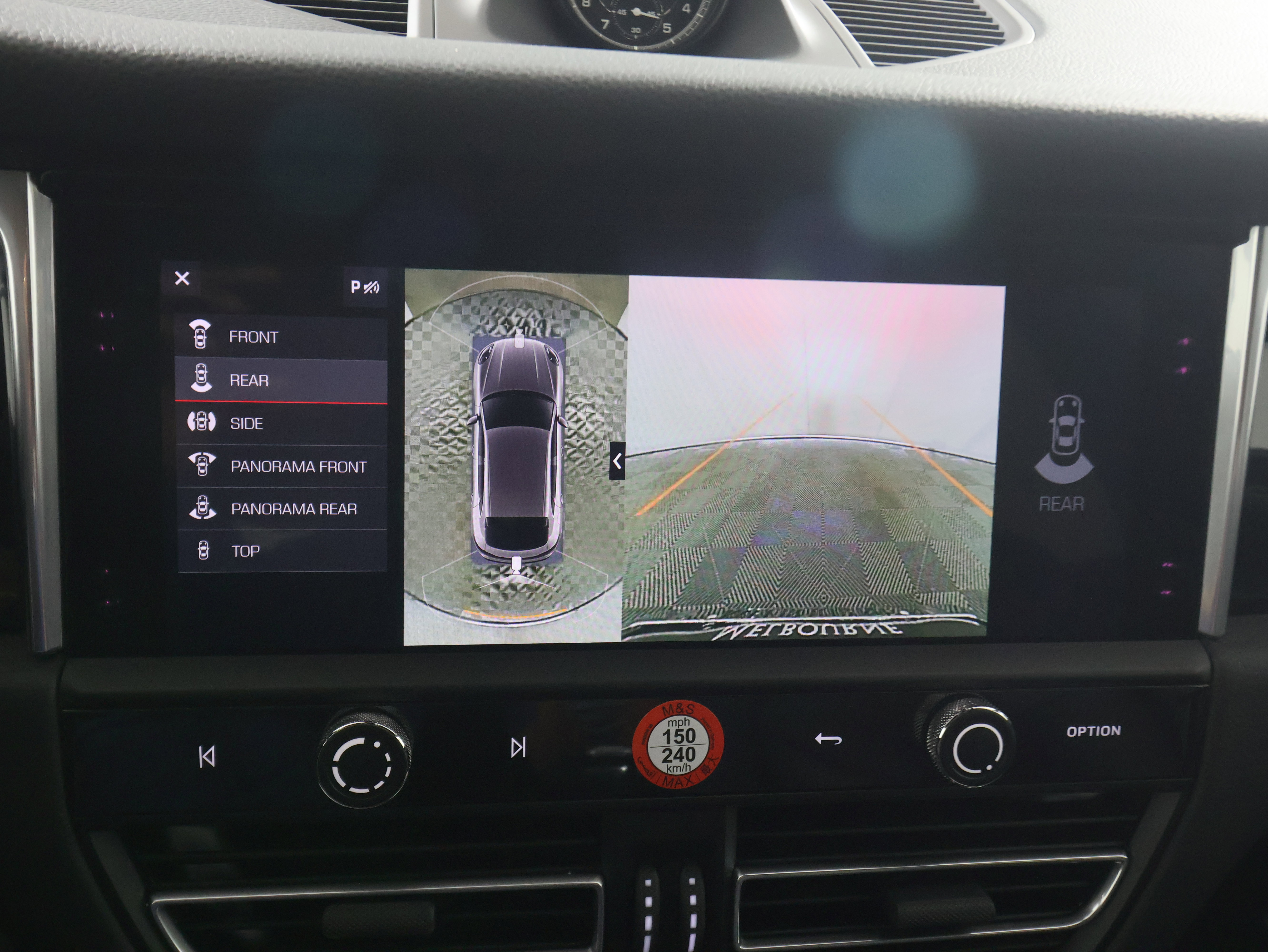 Used 2025 Porsche Macan image 24