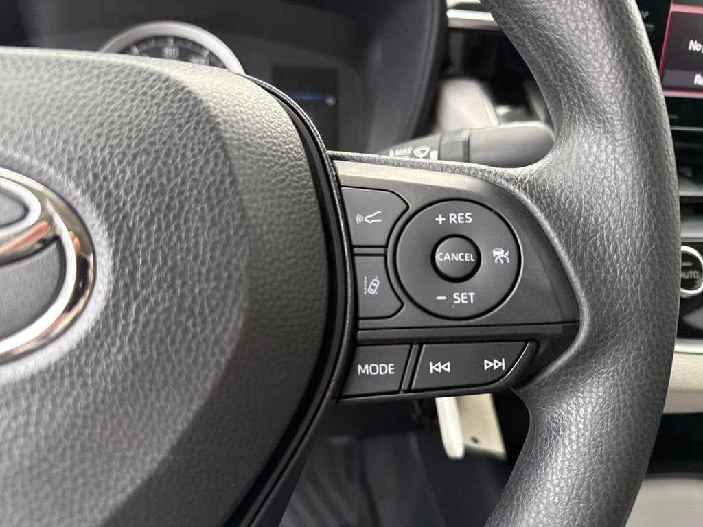 Used 2022 Toyota Corolla LE image 25