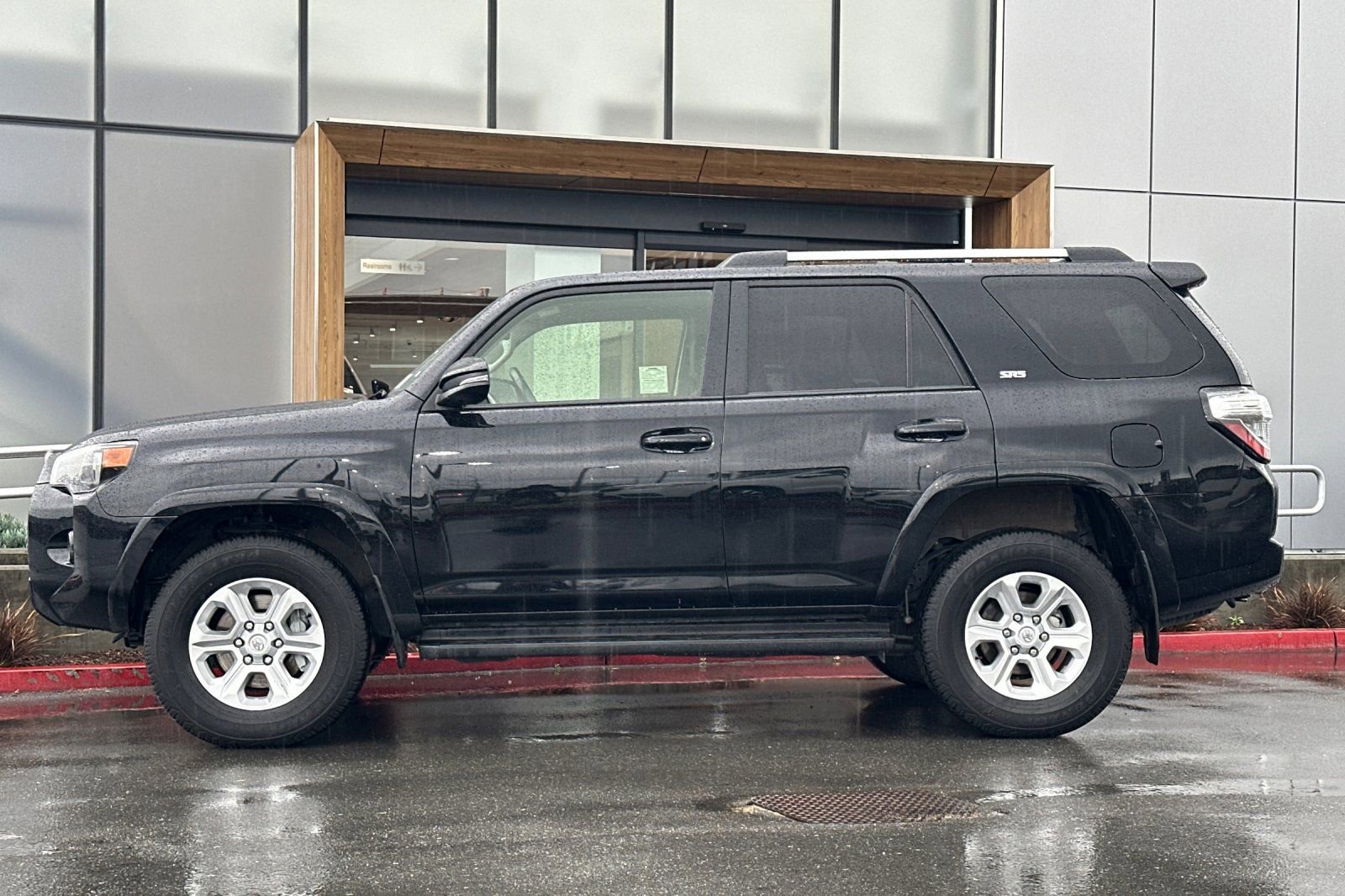 Used 2024 Toyota 4Runner SR5 Premium image 5