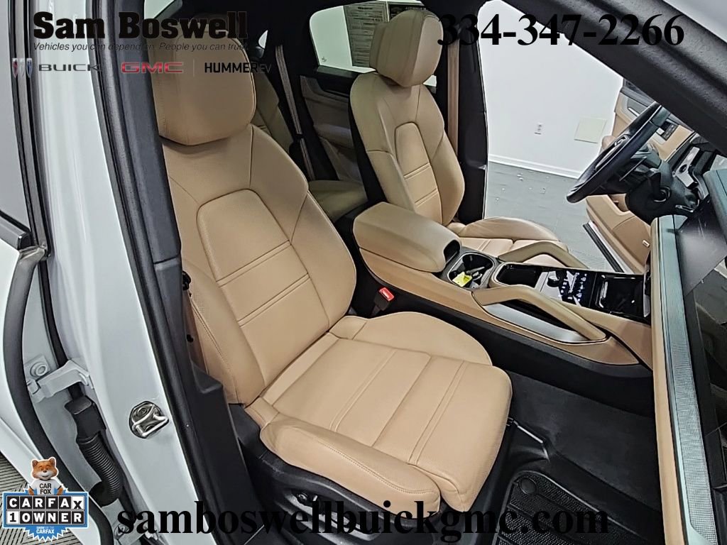 Used 2025 Porsche Cayenne Coupe image 41